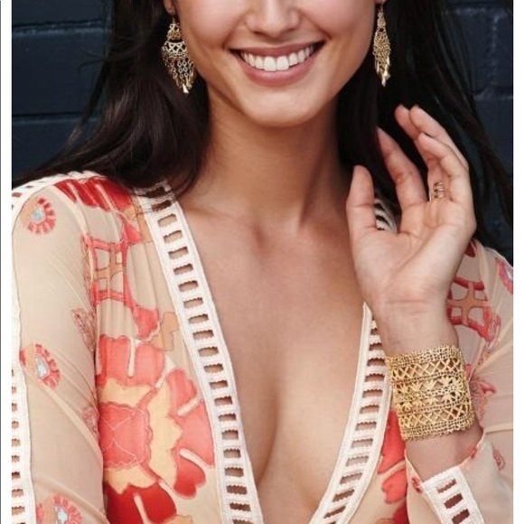 STELLA & DOT Alila Lace Cuff - Picture 2 of 3